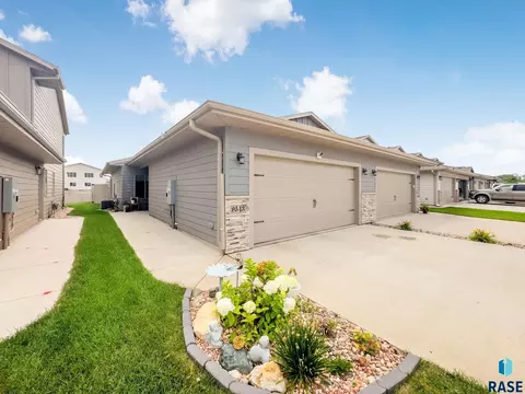 9543 W Dolores Dr, Sioux Falls, SD 57106