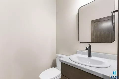 212 E Ivy Rd, Tea, SD 57064 photo 5