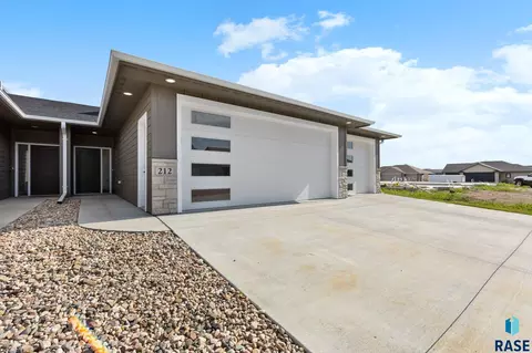 212 E Ivy Rd, Tea, SD 57064 photo 2
