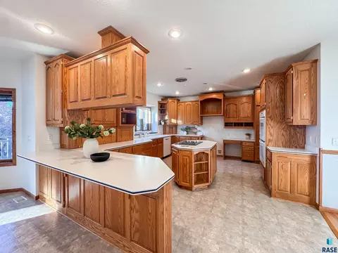 611 E 61st St, Sioux Falls, SD 57108 photo 12
