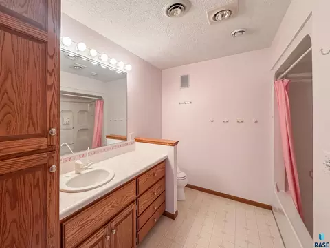 611 E 61st St, Sioux Falls, SD 57108 photo 39