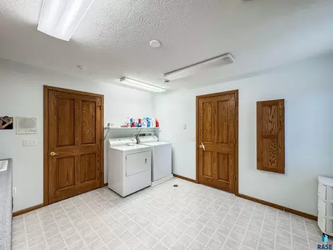 611 E 61st St, Sioux Falls, SD 57108 photo 52