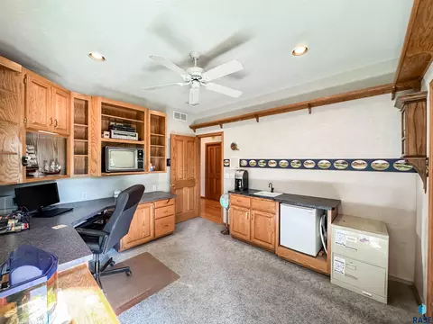611 E 61st St, Sioux Falls, SD 57108 photo 27