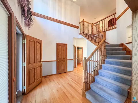 611 E 61st St, Sioux Falls, SD 57108 photo 4