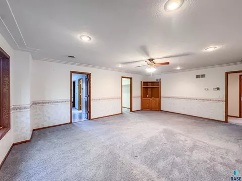 611 E 61st St, Sioux Falls, SD 57108 photo 32