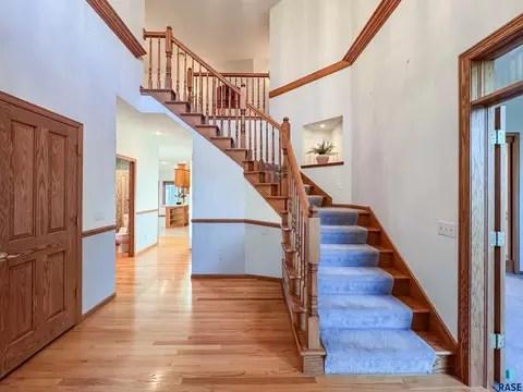 611 E 61st St, Sioux Falls, SD 57108 photo 3