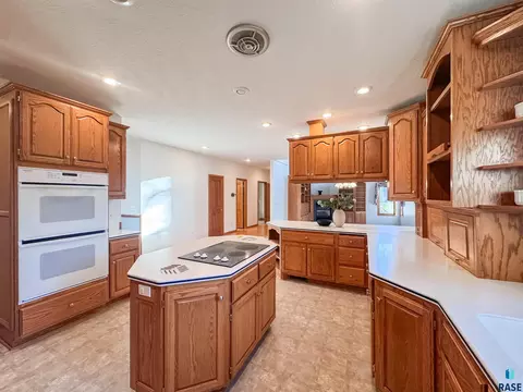 611 E 61st St, Sioux Falls, SD 57108 photo 13