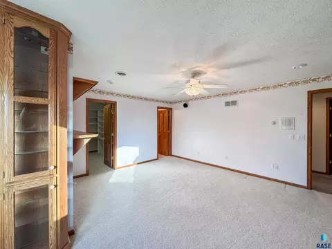 611 E 61st St, Sioux Falls, SD 57108 photo 38