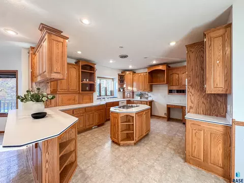 611 E 61st St, Sioux Falls, SD 57108 photo 9
