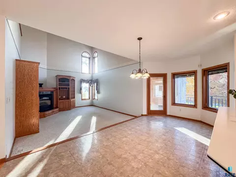 611 E 61st St, Sioux Falls, SD 57108 photo 15