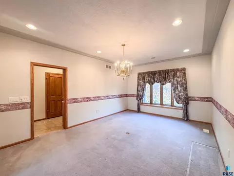 611 E 61st St, Sioux Falls, SD 57108 photo 7
