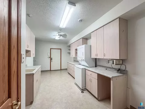 611 E 61st St, Sioux Falls, SD 57108 photo 24
