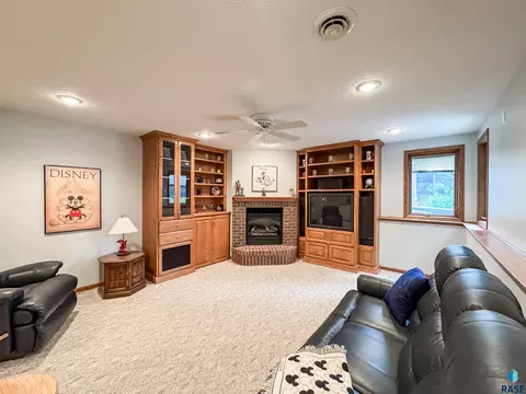 611 E 61st St, Sioux Falls, SD 57108 photo 59