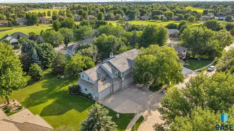 611 E 61st St, Sioux Falls, SD 57108 photo 2