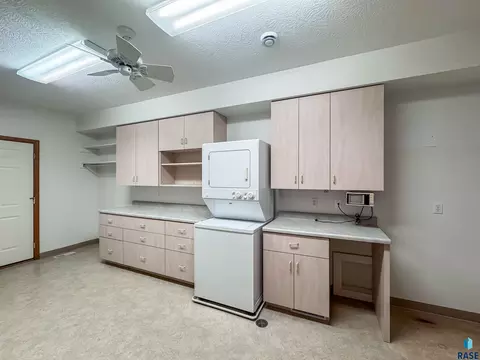 611 E 61st St, Sioux Falls, SD 57108 photo 25