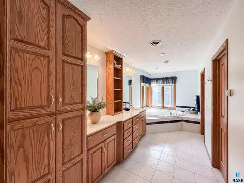 611 E 61st St, Sioux Falls, SD 57108 photo 33