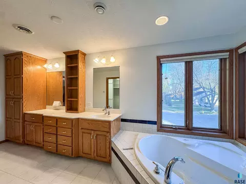 611 E 61st St, Sioux Falls, SD 57108 photo 35