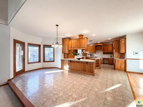 611 E 61st St, Sioux Falls, SD 57108 photo 14