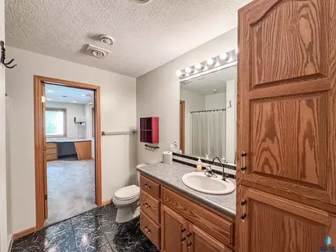 611 E 61st St, Sioux Falls, SD 57108 photo 43