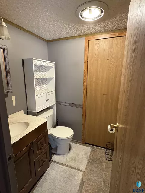 6404 W Nuthatch Pl, Sioux Falls, SD 57107 photo 5