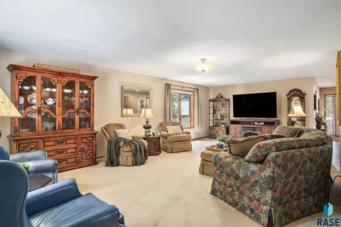 1402 S Lighthouse Pl, Sioux Falls, SD 57103 photo 6