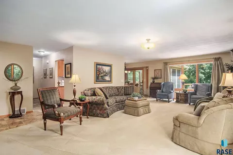 1402 S Lighthouse Pl, Sioux Falls, SD 57103 photo 8