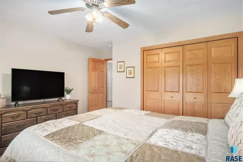 1402 S Lighthouse Pl, Sioux Falls, SD 57103 photo 14