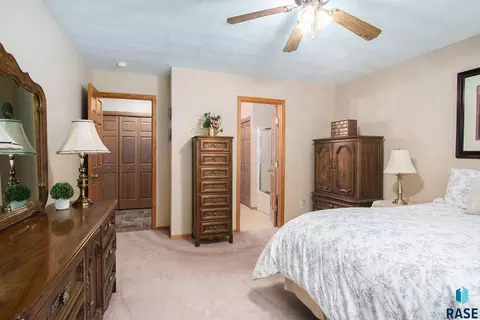 1402 S Lighthouse Pl, Sioux Falls, SD 57103 photo 17
