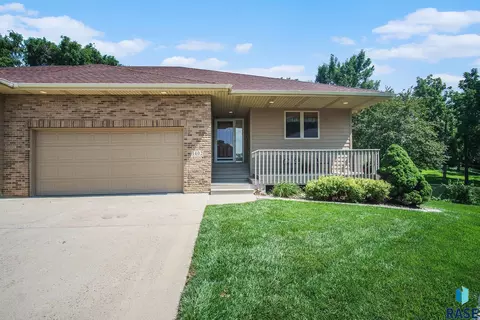 1402 S Lighthouse Pl, Sioux Falls, SD 57103 photo 3