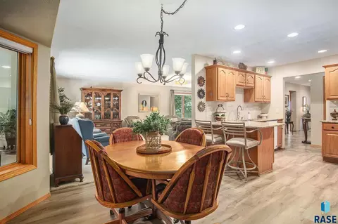 1402 S Lighthouse Pl, Sioux Falls, SD 57103 photo 9