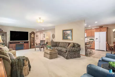 1402 S Lighthouse Pl, Sioux Falls, SD 57103 photo 7