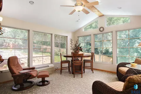 1402 S Lighthouse Pl, Sioux Falls, SD 57103 photo 23