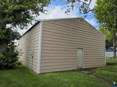 217 N Perry Ave, Colman, SD 57017 photo 32