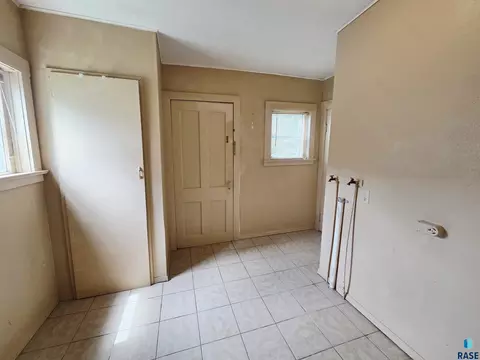 217 N Perry Ave, Colman, SD 57017 photo 23