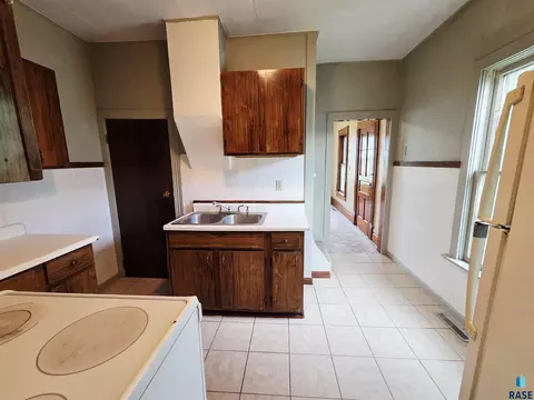 217 N Perry Ave, Colman, SD 57017 photo 17