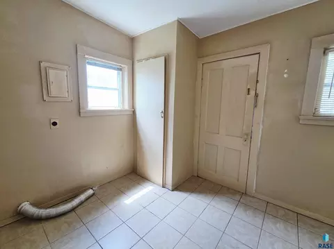 217 N Perry Ave, Colman, SD 57017 photo 25