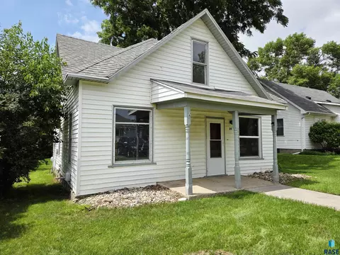 217 N Perry Ave, Colman, SD 57017 photo 2