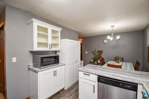 2004 E Madison St, Sioux Falls, SD 57103 photo 9
