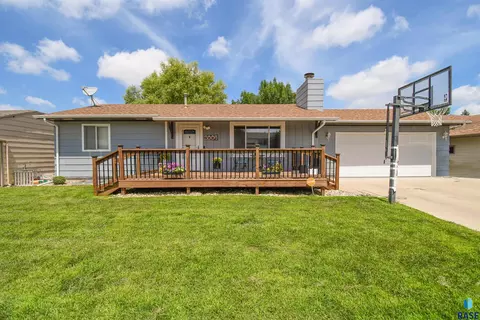 2004 E Madison St, Sioux Falls, SD 57103 photo 2