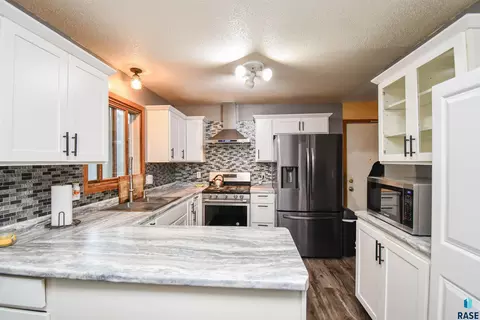 2004 E Madison St, Sioux Falls, SD 57103 photo 5