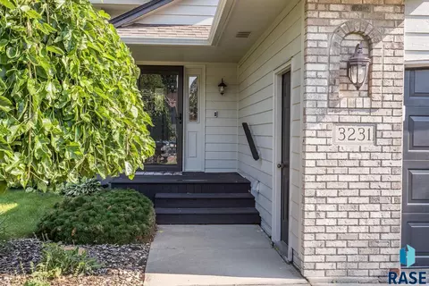 3231 S Grace Ave, Sioux Falls, SD 57103 photo 3