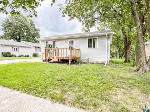 614 S Main Ave, Canton, SD 57013