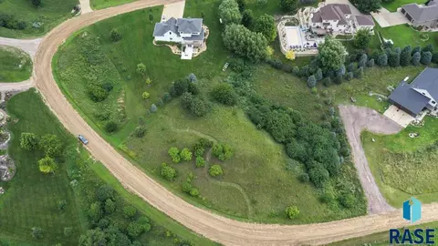 8601 Sunset Cir, Brandon, SD 57005 photo 1