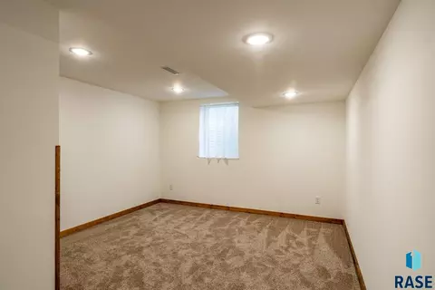403 S Broadway St, Canton, SD 57013 photo 20