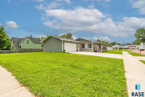 403 S Broadway St, Canton, SD 57013 photo 3
