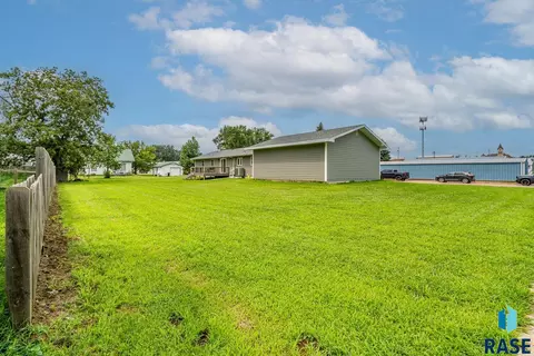403 S Broadway St, Canton, SD 57013 photo 4