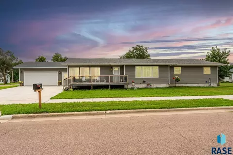 403 S Broadway St, Canton, SD 57013