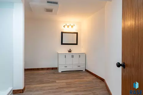 403 S Broadway St, Canton, SD 57013 photo 22