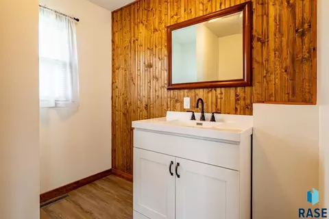 403 S Broadway St, Canton, SD 57013 photo 8