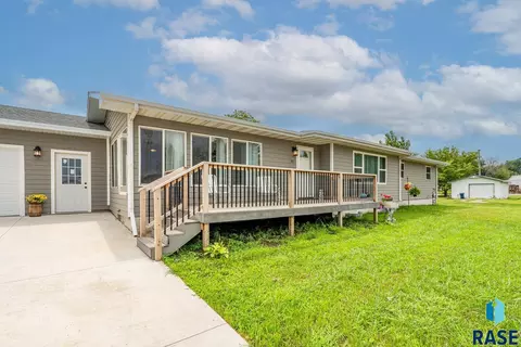 403 S Broadway St, Canton, SD 57013 photo 2